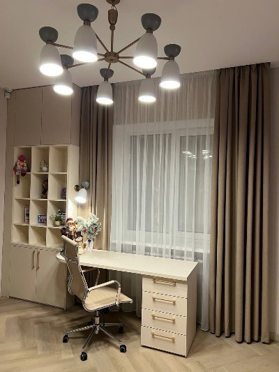 Детская комната: спальное место + рабочее (школьное).